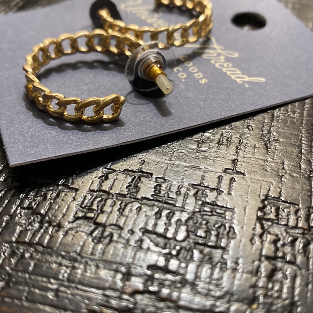 NWT Universal Thread Pierced Gold Tone Chain Hoop Earrings! - Picture 2 of 4